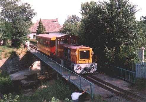 Híd Gyöngyössolymoson a lajosházi személyvonattal 1998. július 16-án